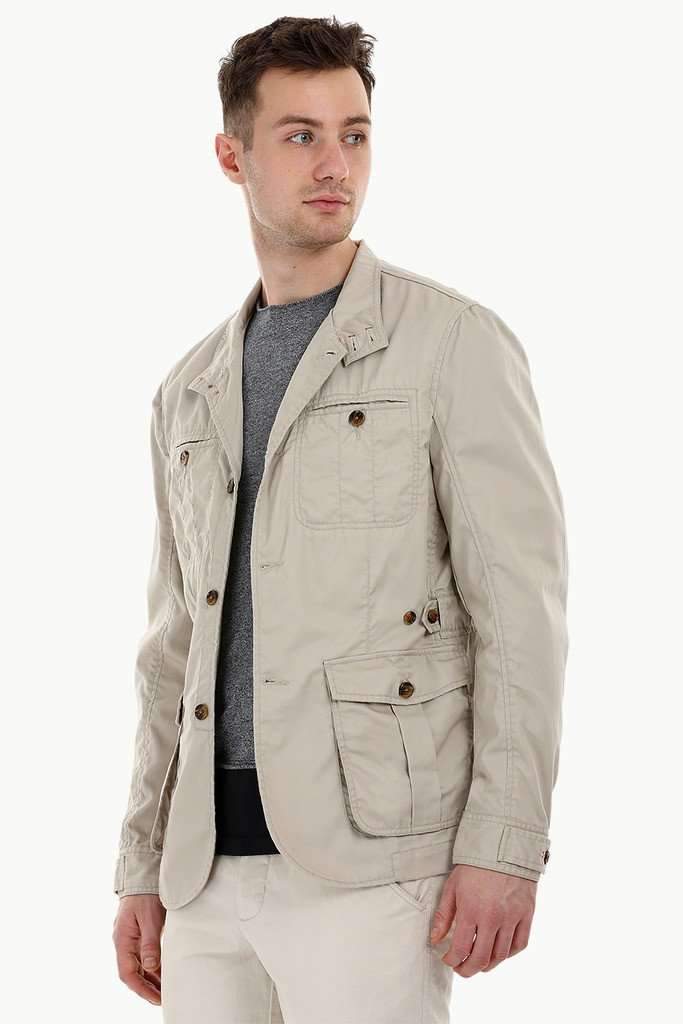 Lightweight Beige Buttoned Jacket
