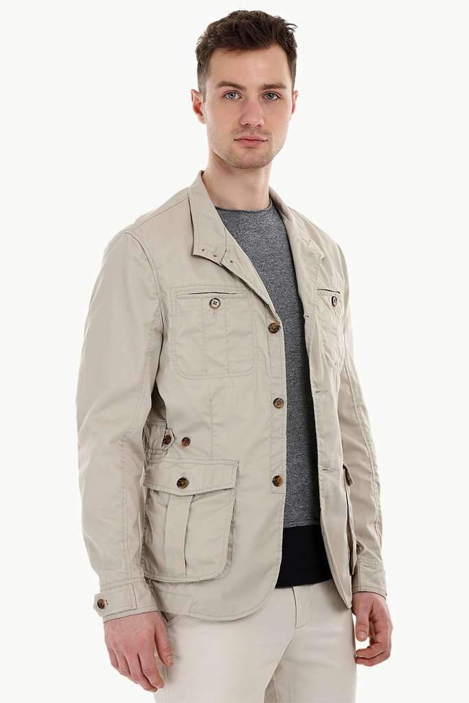 Lightweight Beige Buttoned Jacket