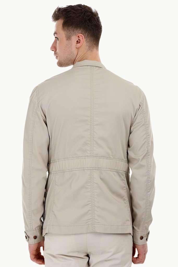 Lightweight Beige Buttoned Jacket