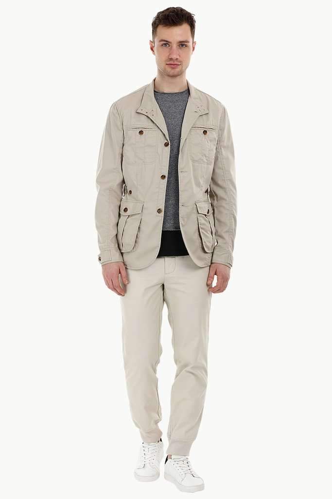 Lightweight Beige Buttoned Jacket