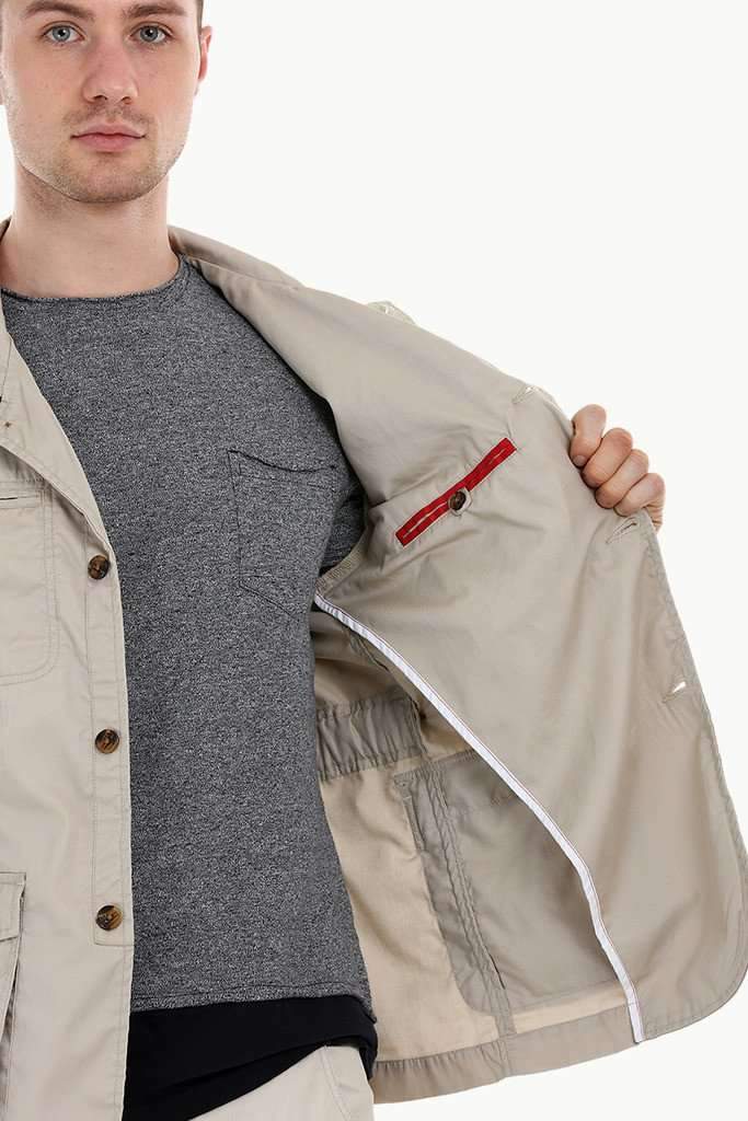 Lightweight Beige Buttoned Jacket